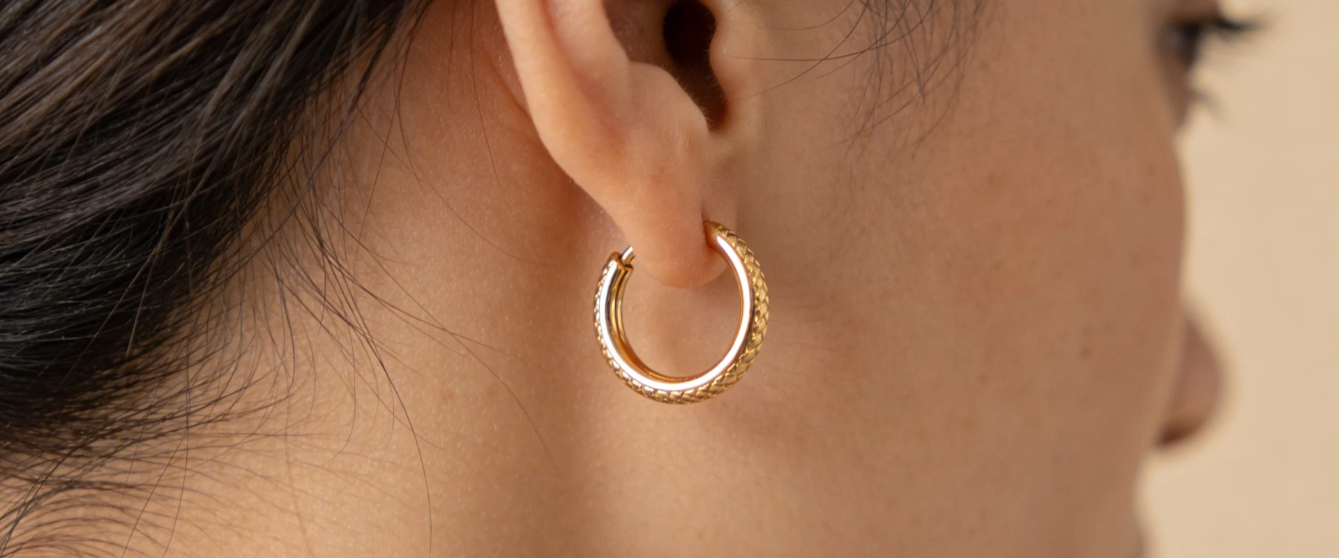 Comment bien porter ses boucles d’oreilles créoles ?