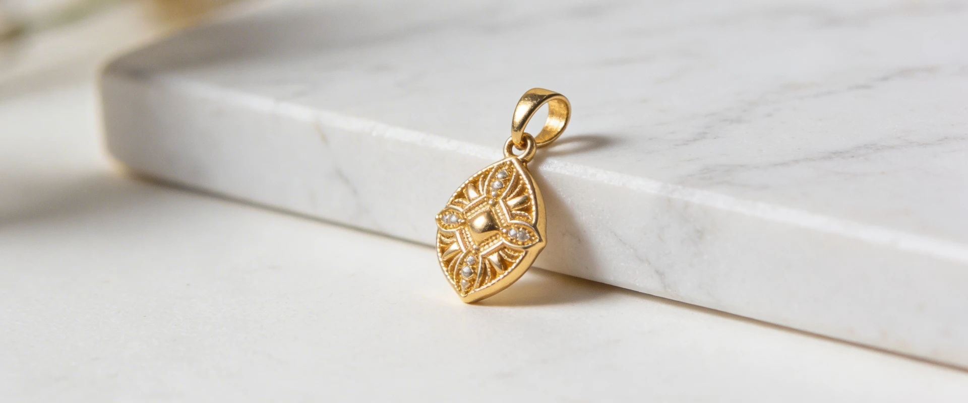 Comment bien choisir son pendentif en or ?
